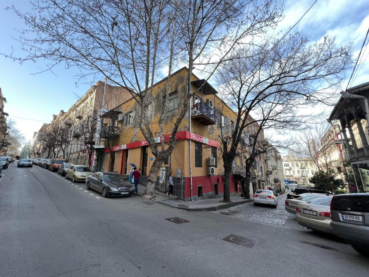Griboedov Apartment Tbilisi Esterno foto