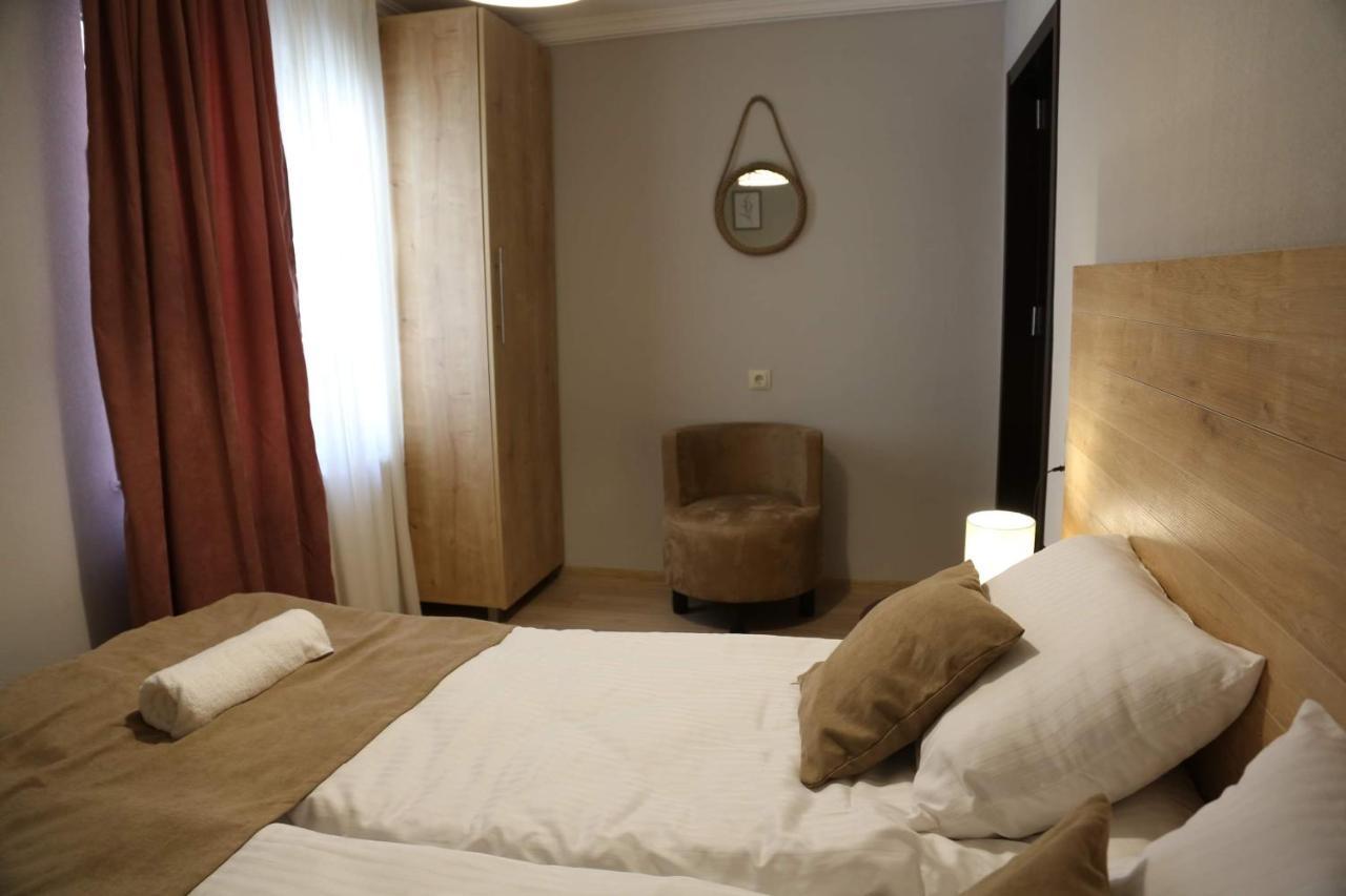Griboedov Apartment Tbilisi Esterno foto